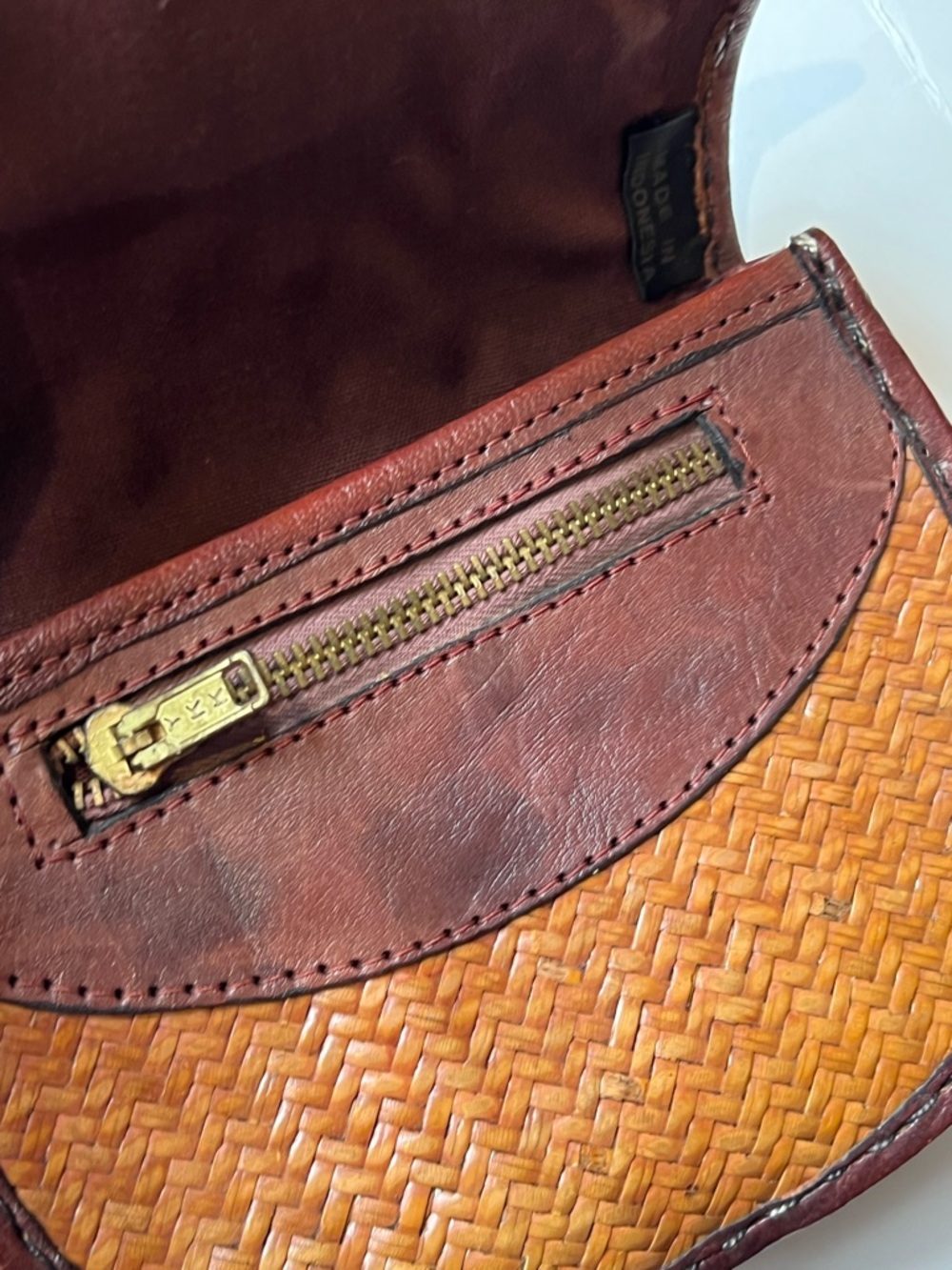 Vintage Tan Woven Crossbody with Brown Leather Trim - Picture 7 of 14
